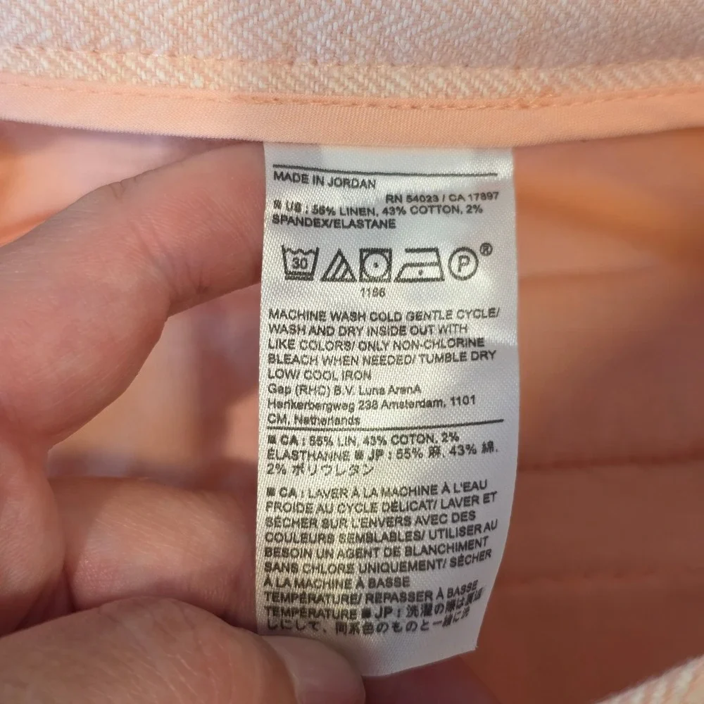 Banana Republic features banana